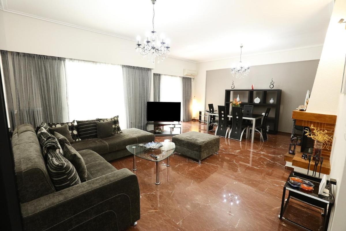 Unique Spacious Apartment in an apartment building photo 2