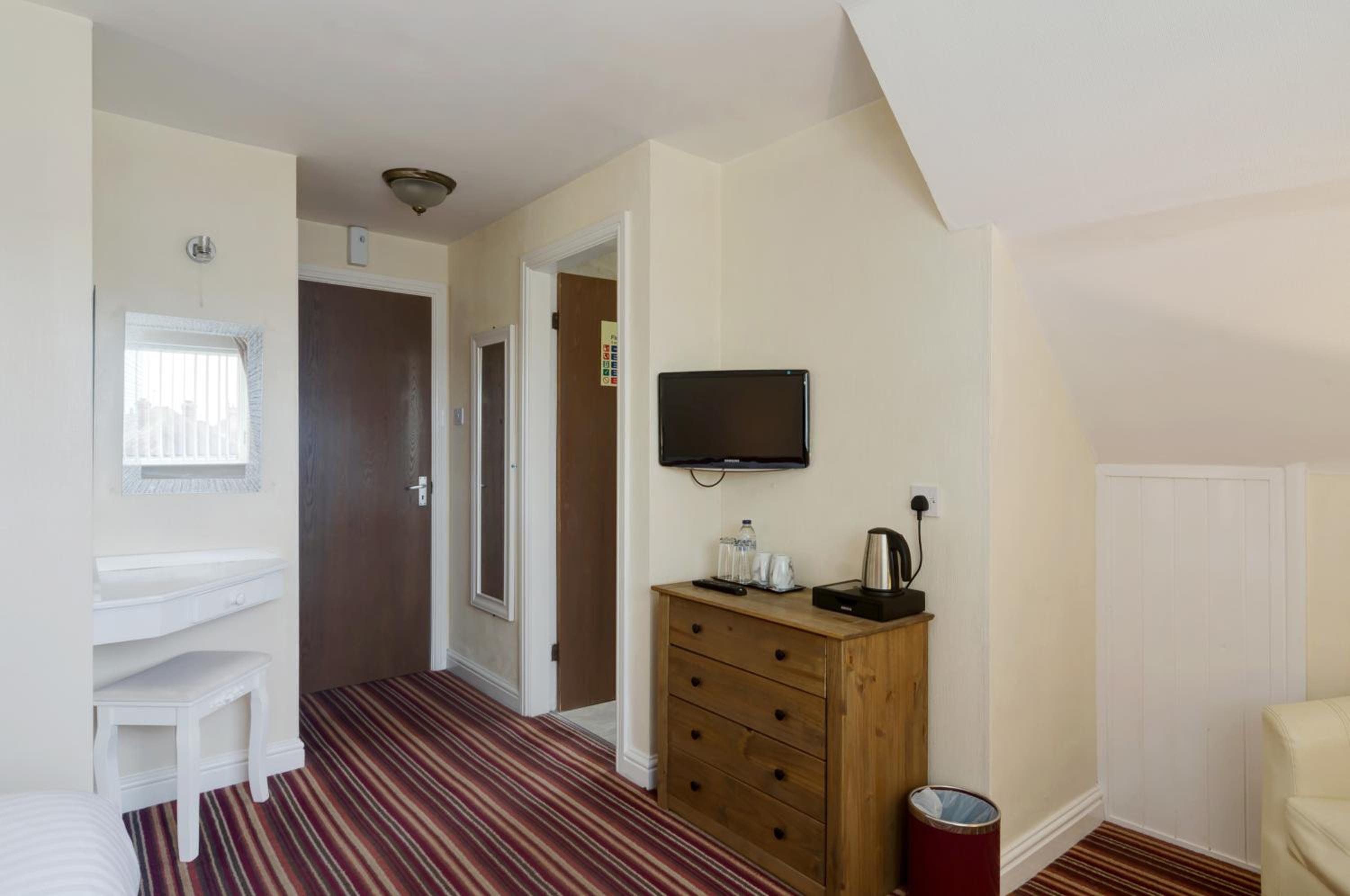 Stoneleigh Hotel view 3