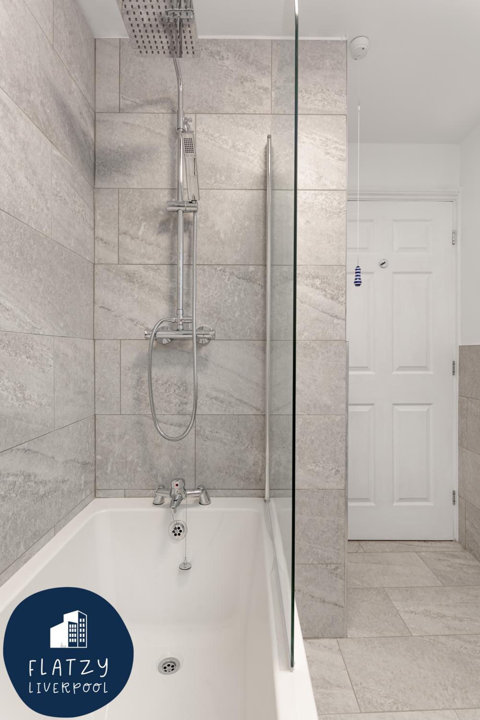 FLATZY - Quiet Sefton Park Luxury Apartment view 3