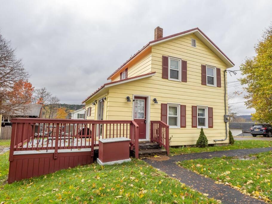 A&R Hacienda a Callicoon Vintage Farmhouse view 2