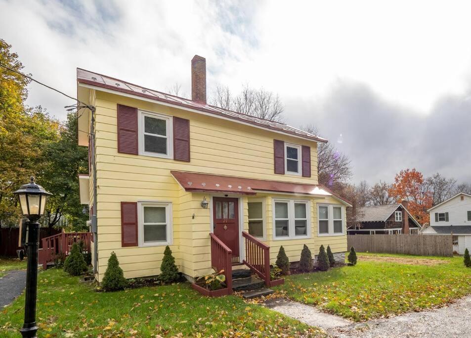 A&R Hacienda a Callicoon Vintage Farmhouse view 5