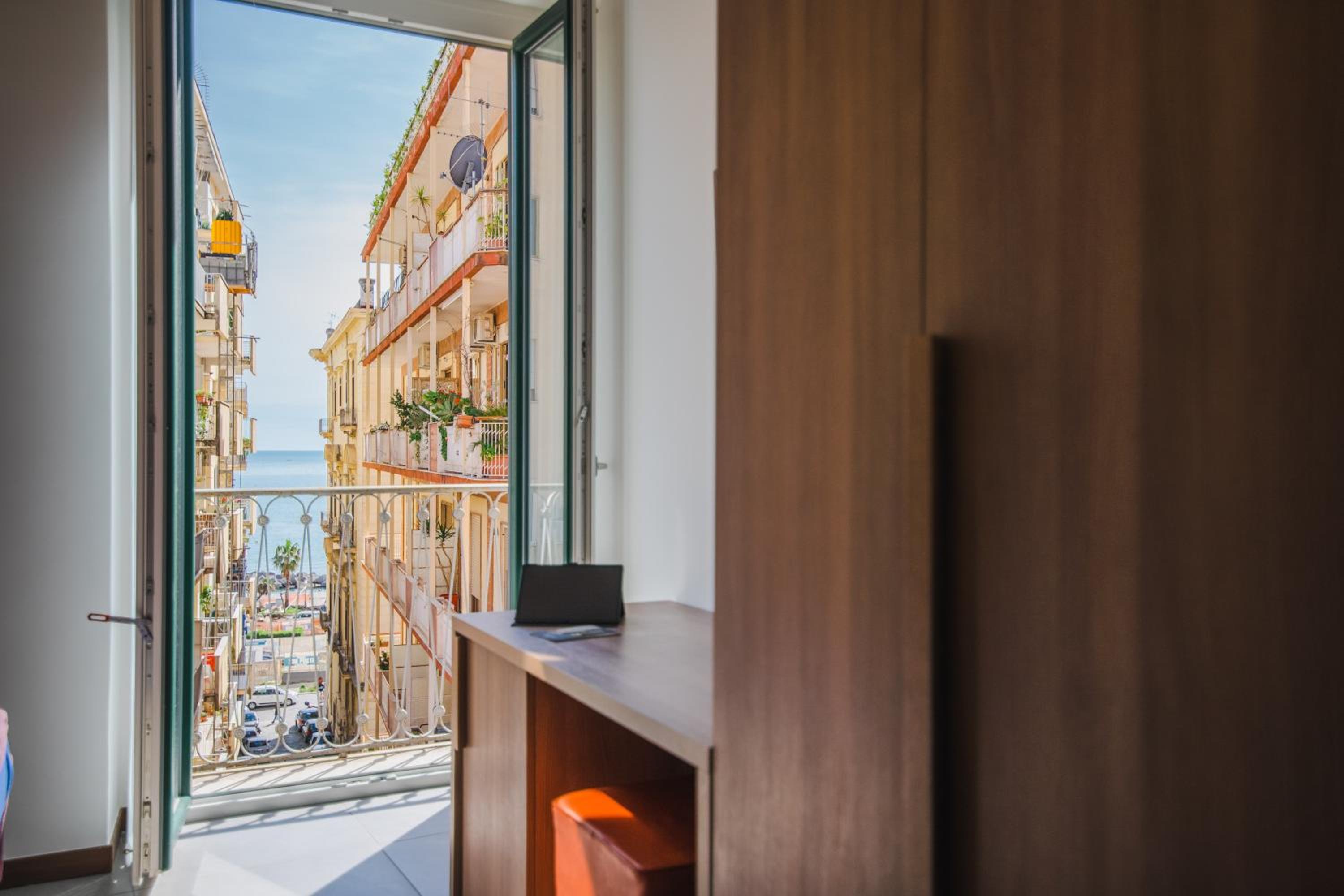 Arco Dei Pinto en Salerno — balance & terrace