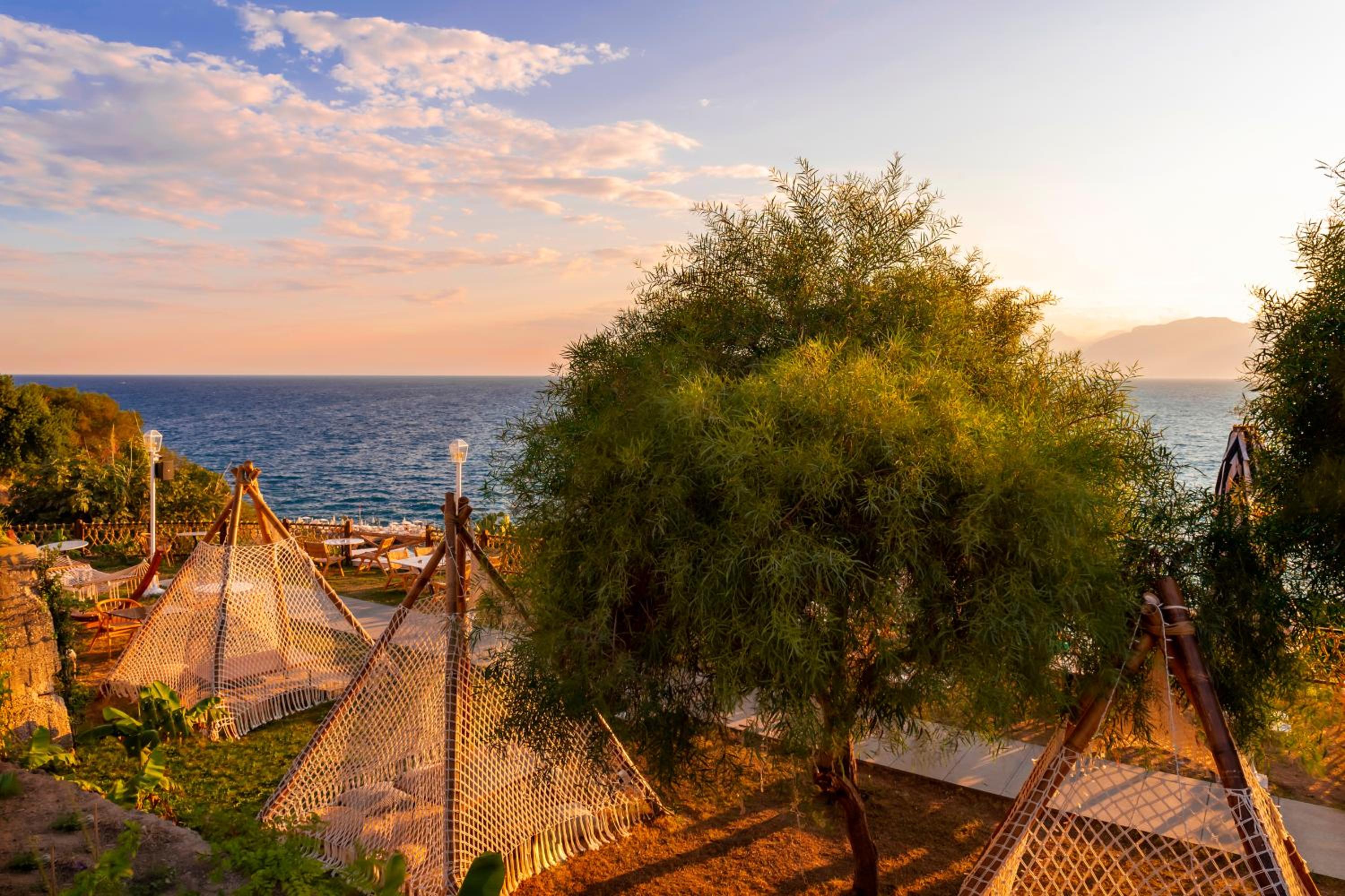 Lucky Monkey Hotel - Image 31