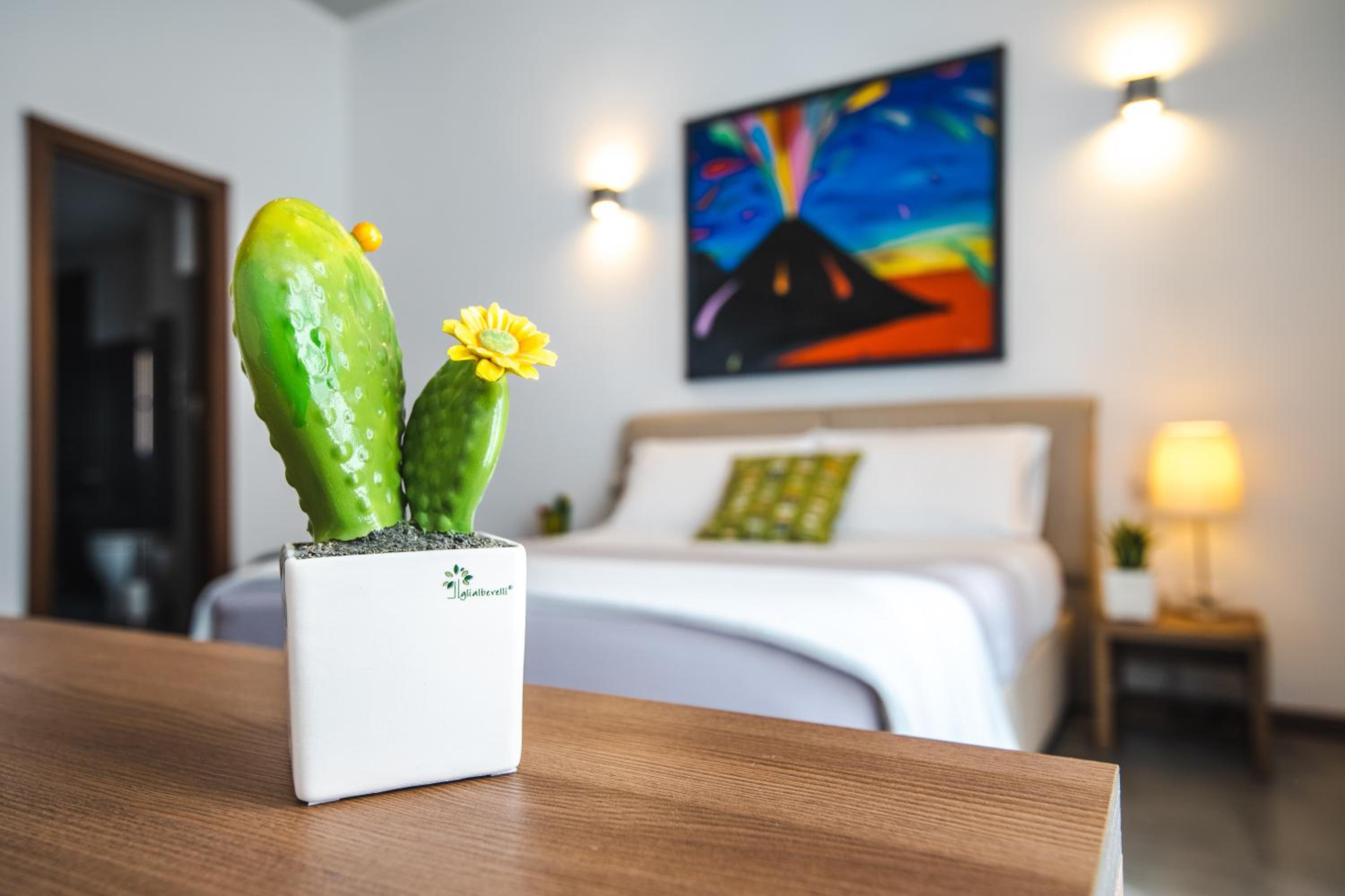 Arco Dei Pinto en Salerno — hotel room