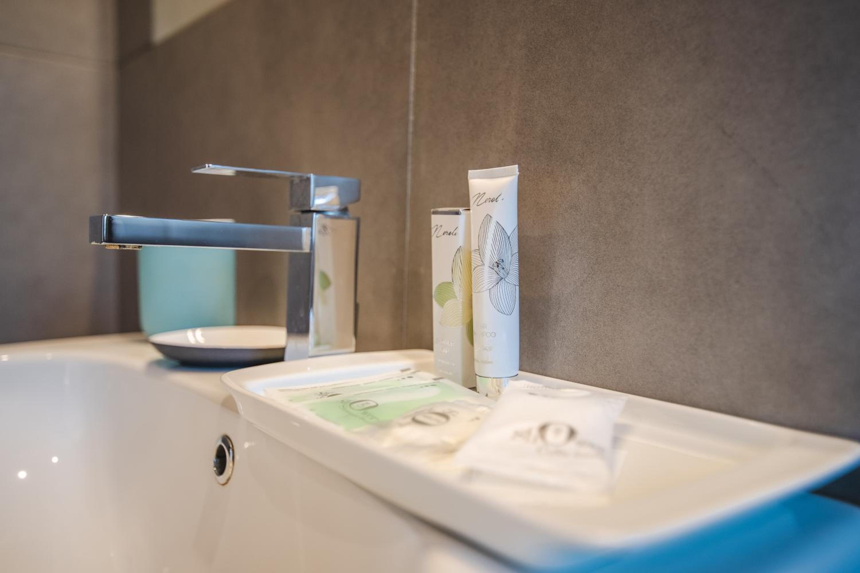 Arco Dei Pinto en Salerno — bathroom