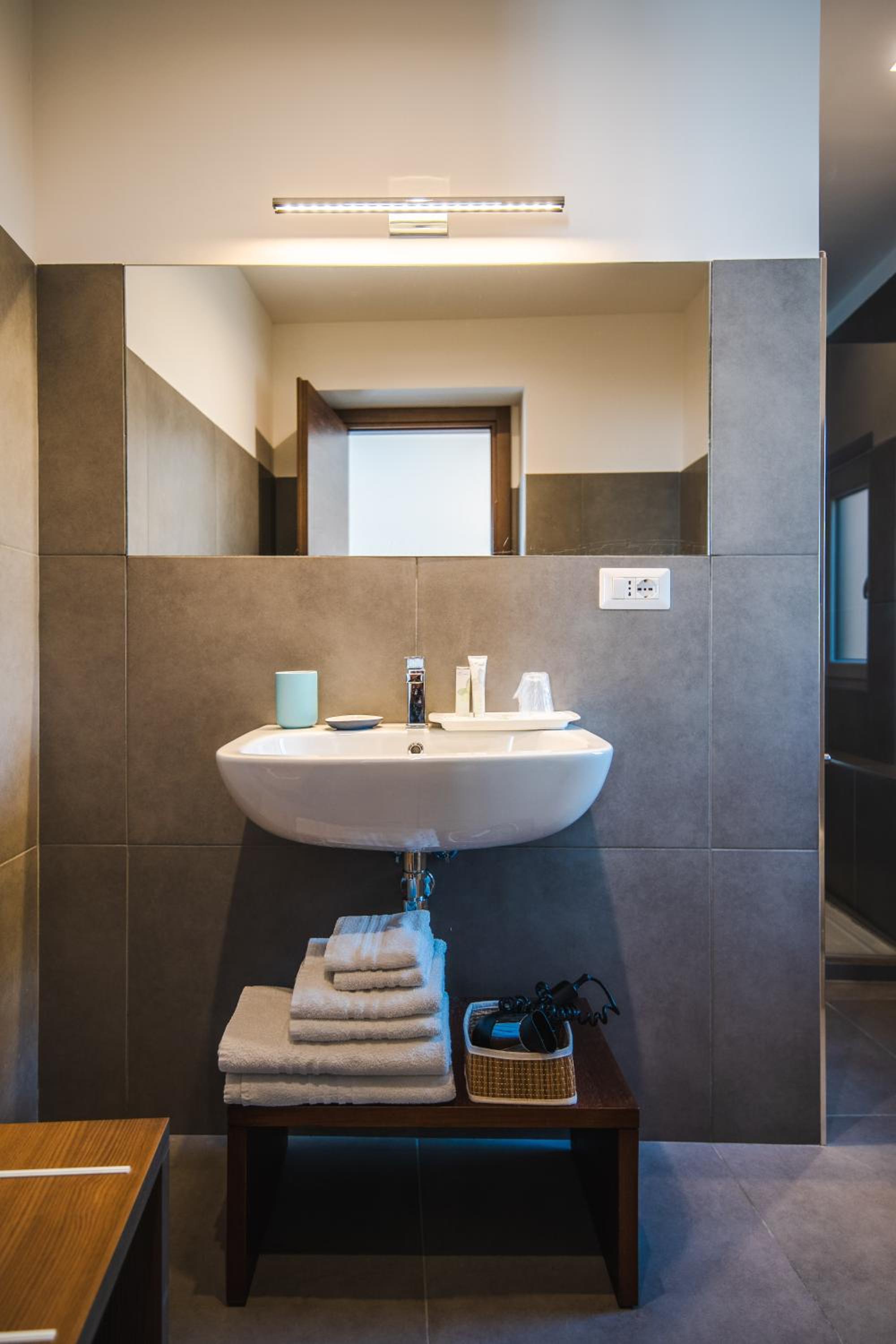Arco Dei Pinto en Salerno — bathroom