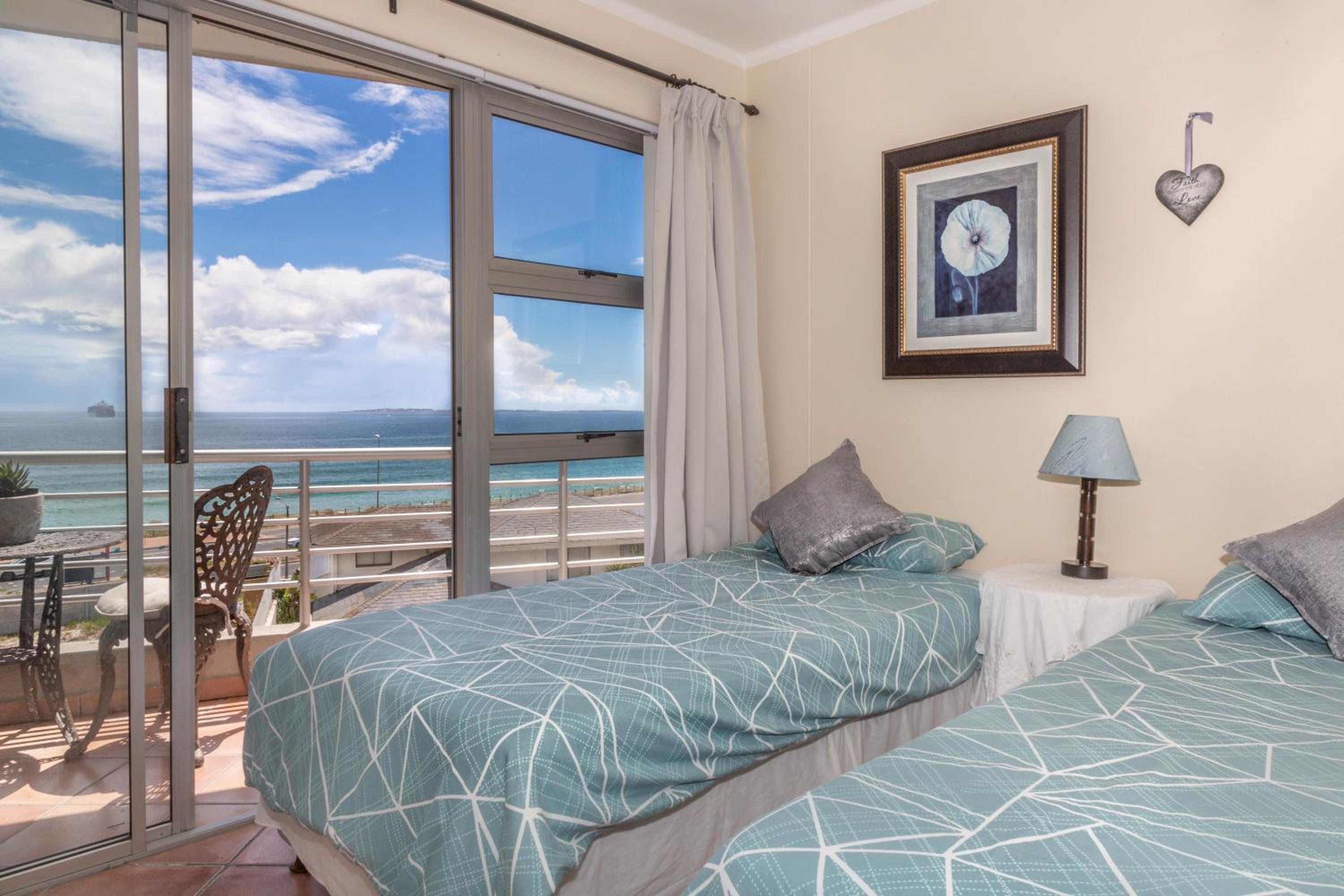 Luxury beachfront 2 bed, 2 bath with communal swimming pool