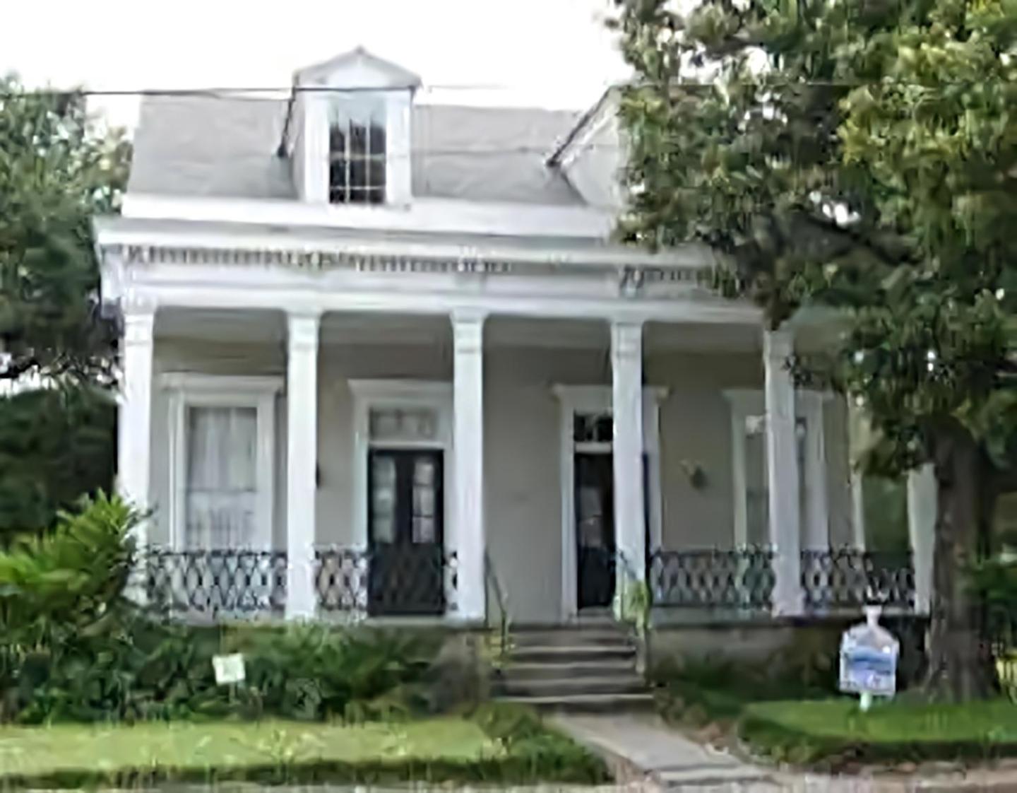 New Orleans Vacations - Historic Viavant Cottage - Jazz Fest/FairGrounds - Property Image 1