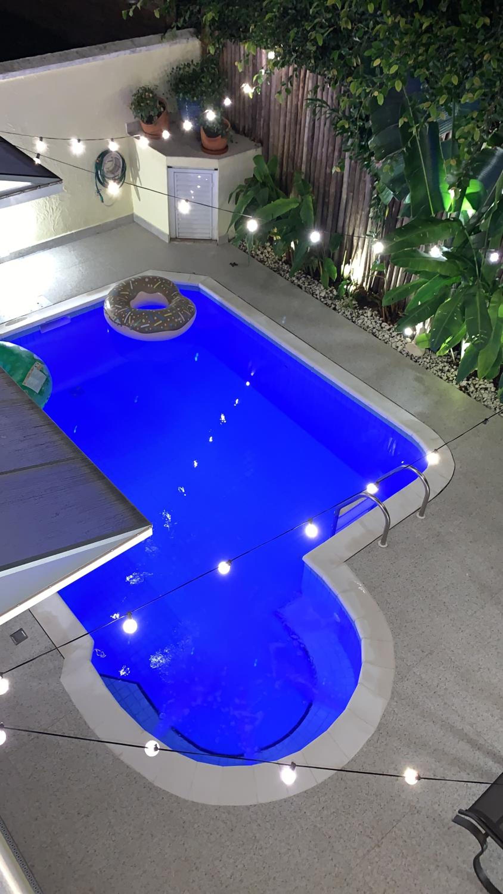 Refúgio em Juquehy no centro a poucos metros do mar com piscina privativa aquecida