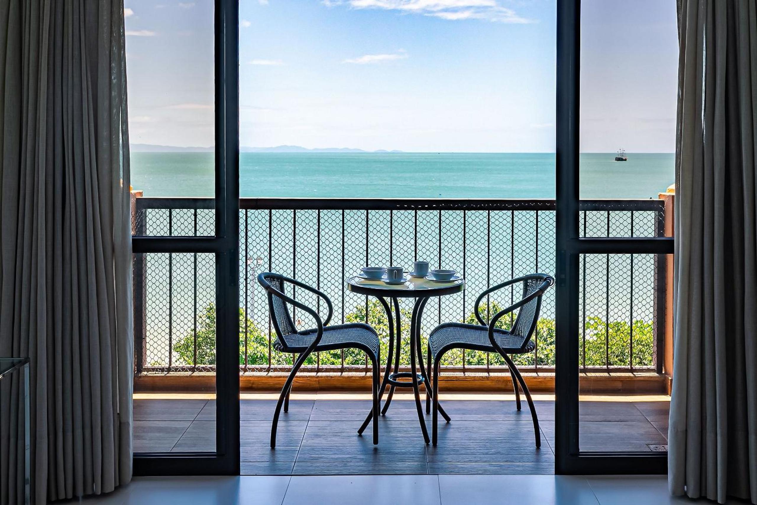 Modern Studios by the Sea - Jurerê Beach Village JBVTOP