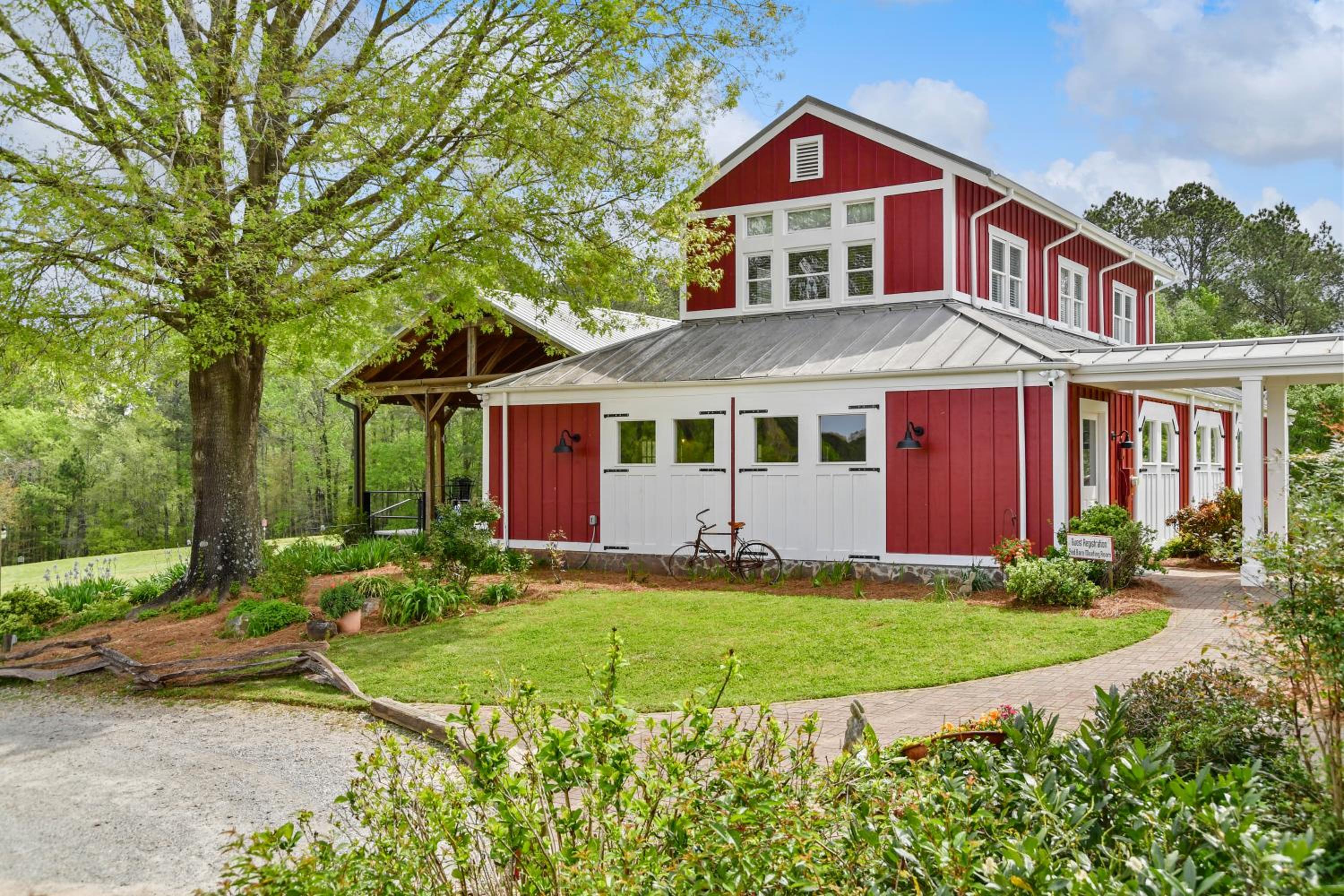 New York City Vacations - The Farmhouse Inn - Property Image 5