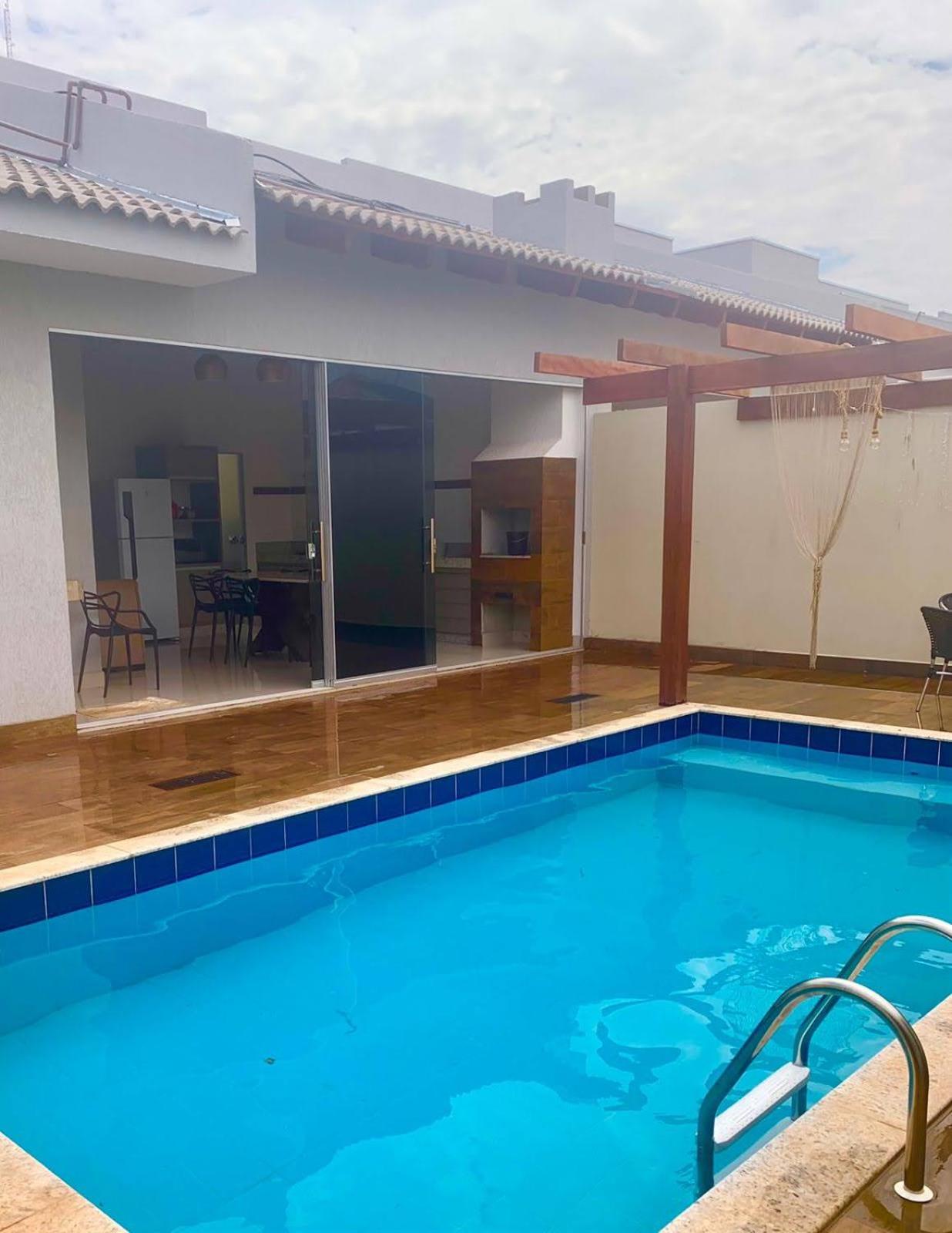 Casa com piscina e duas suítes perto do Parque Lagoa Quente