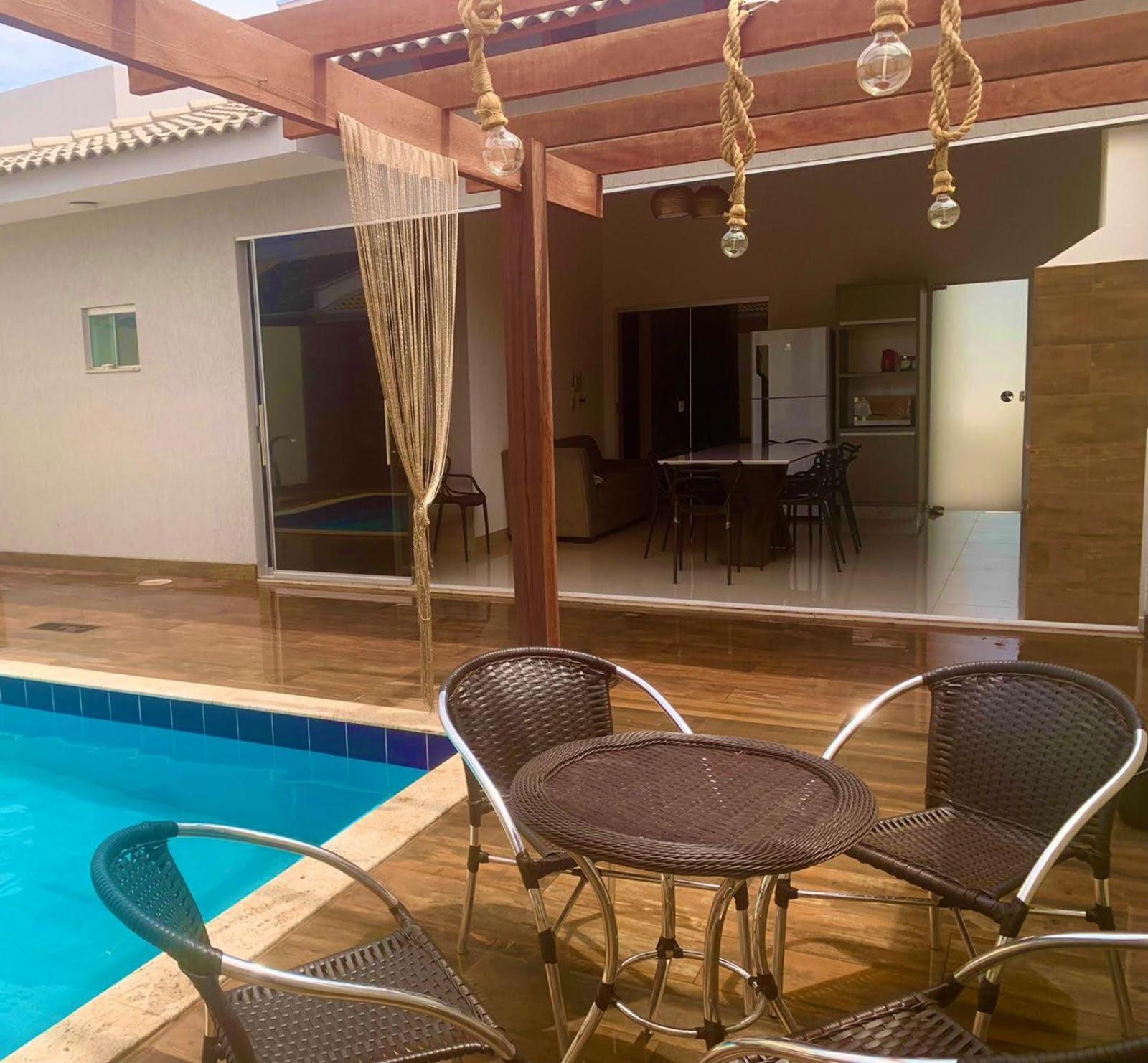 Casa com piscina e duas suítes perto do Parque Lagoa Quente