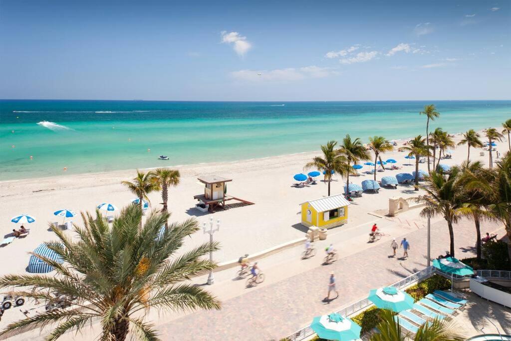Beach Retreat, 1 block from downtown, near beach and Shops with private patio view 2
