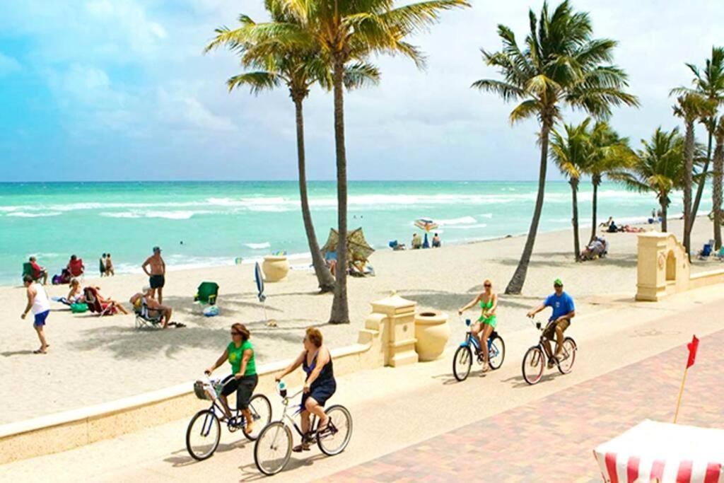 Beach Retreat, 1 block from downtown, near beach and Shops with private patio view 4
