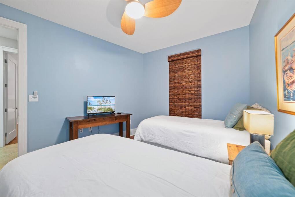 Bella Luna 407-Luxury Condo-Sleeps 8-Walk to Flora-Bama-2 King Beds-Flora-Bama view 2