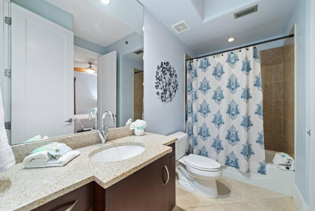 Bella Luna 407-Luxury Condo-Sleeps 8-Walk to Flora-Bama-2 King Beds-Flora-Bama view 3