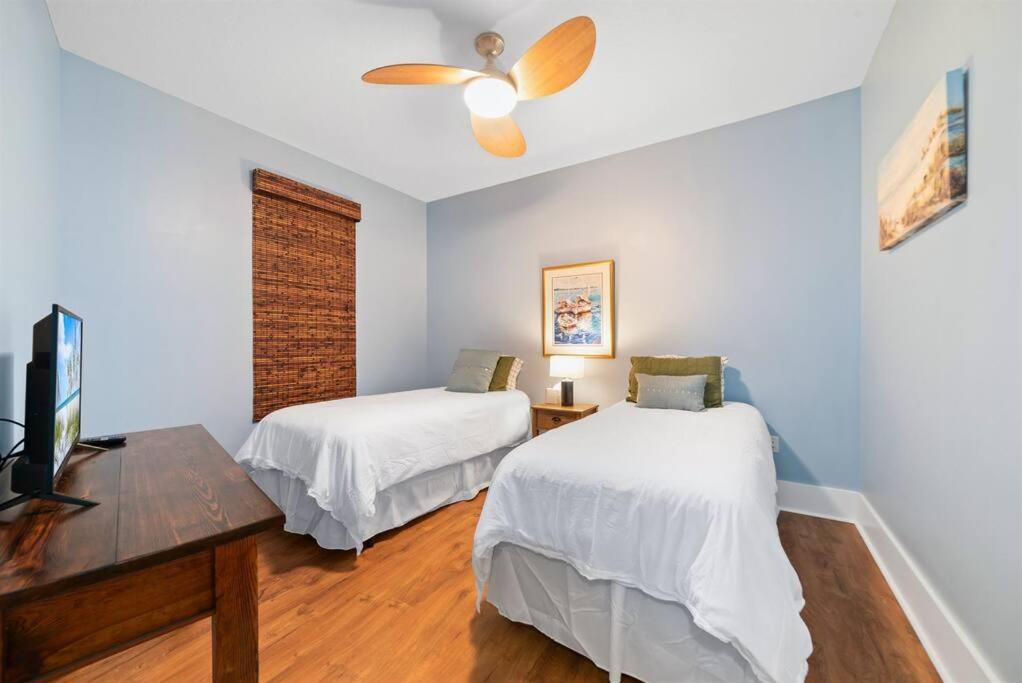 Bella Luna 407-Luxury Condo-Sleeps 8-Walk to Flora-Bama-2 King Beds-Flora-Bama view 4