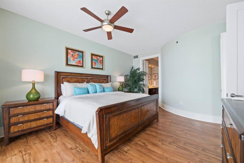 Bella Luna 407-Luxury Condo-Sleeps 8-Walk to Flora-Bama-2 King Beds-Flora-Bama view 5