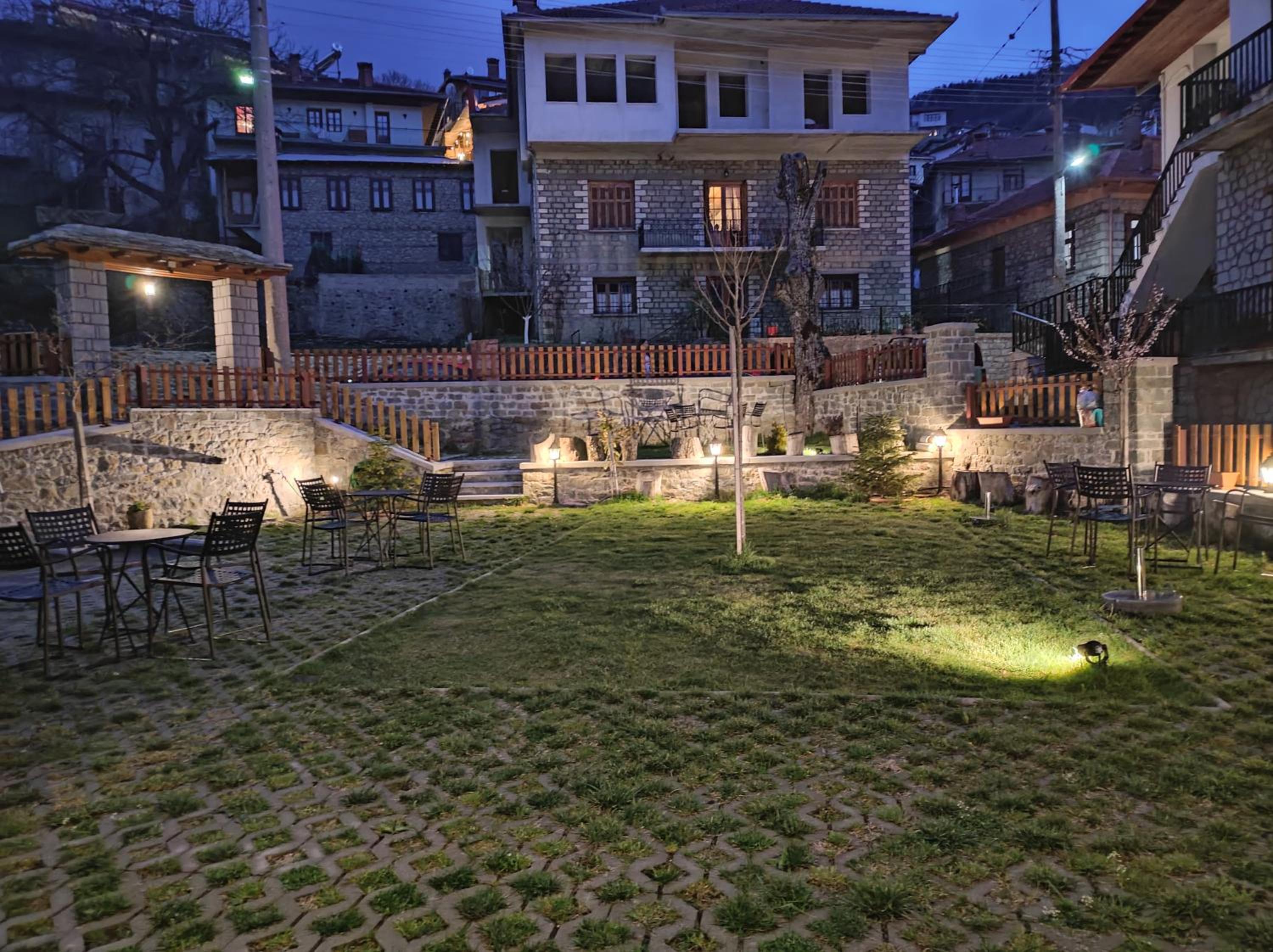 Photo 10