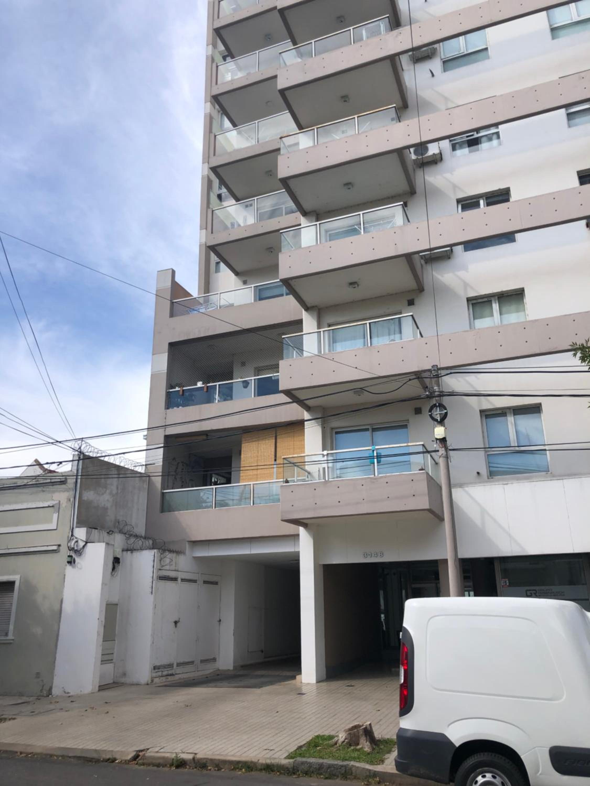 Departamento en Santa Fe, Capital. Con cochera y pileta