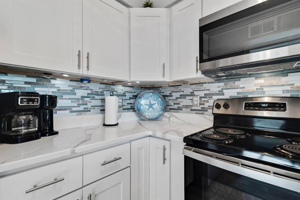 South Winds 2-Updated Condo-Beach views-Walk to Hangout-FREE PARKING view 2
