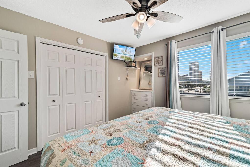 South Winds 2-Updated Condo-Beach views-Walk to Hangout-FREE PARKING view 4