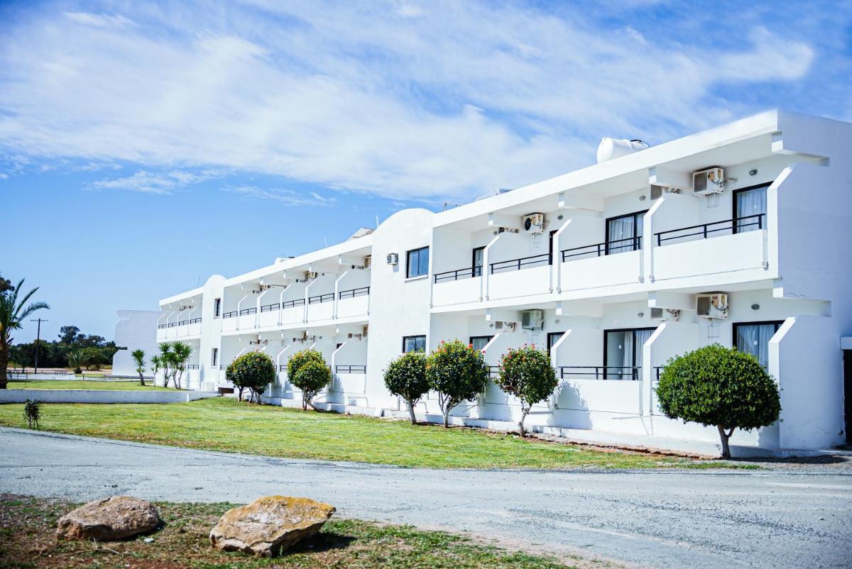 Konnos Bay Gardens 2