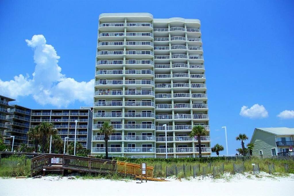 Tradewinds 1304 Top Floor Beach Front 2 bed 2bath New Furniture