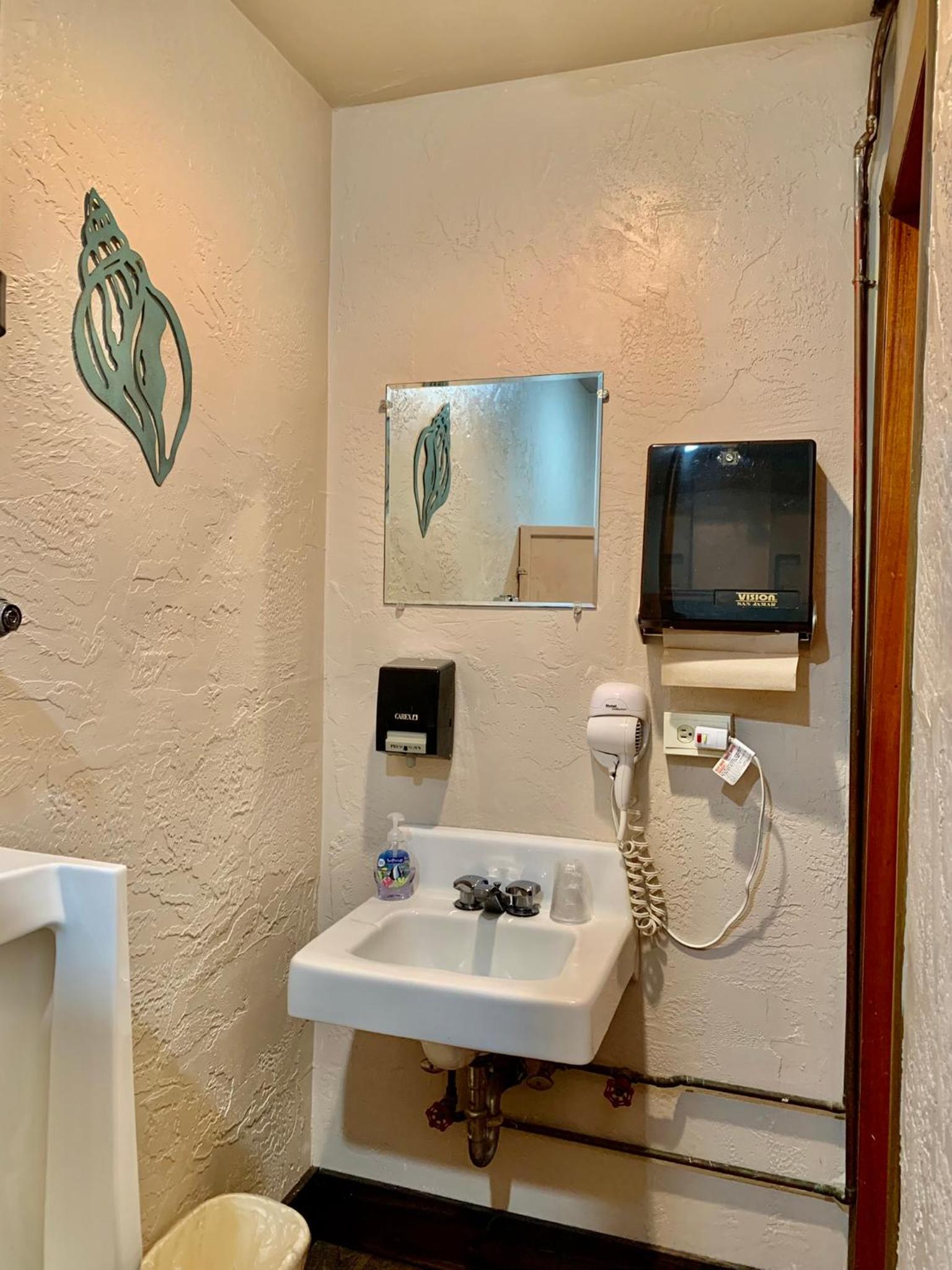 Breakers Boutique Inn