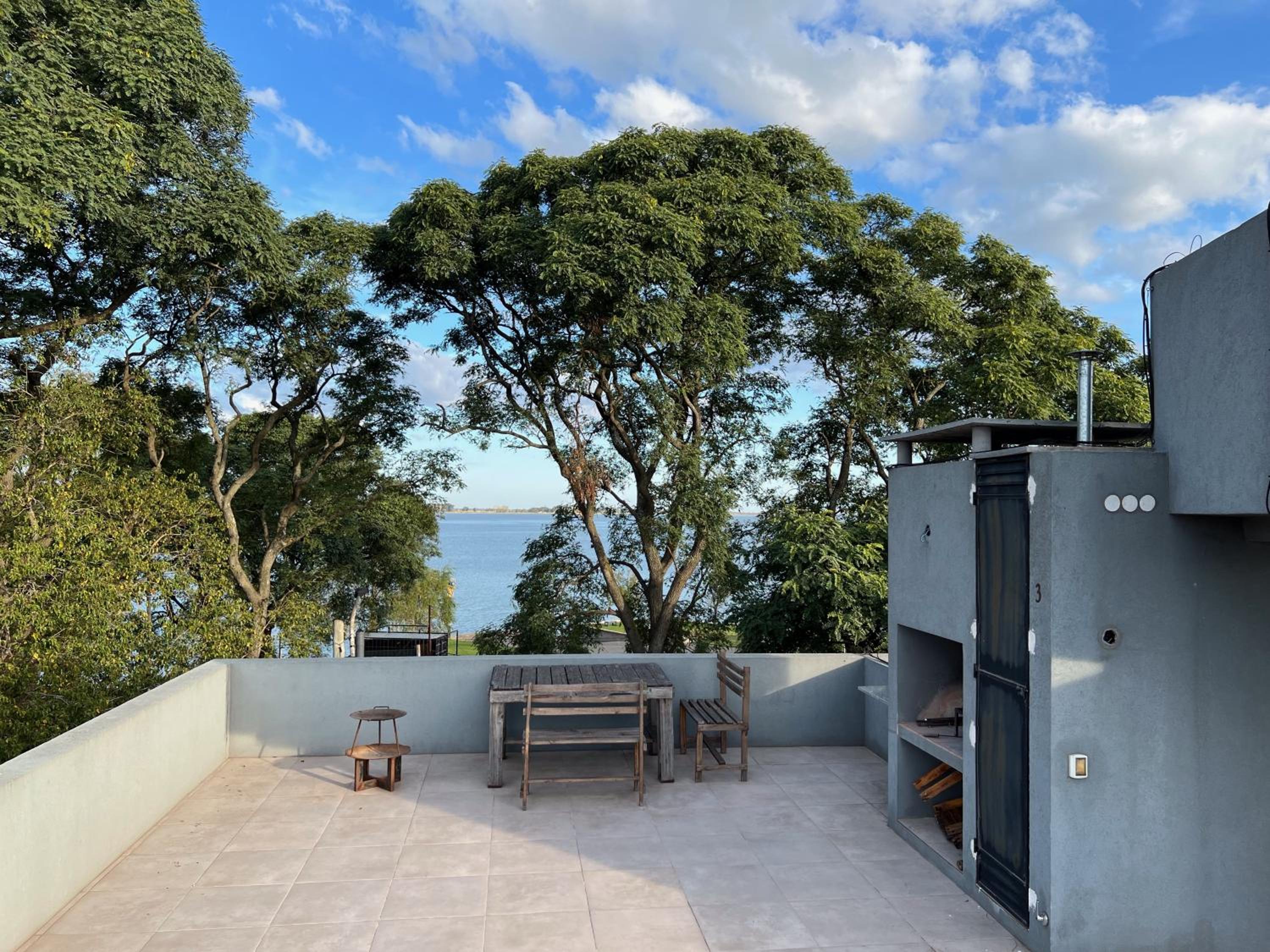 Espectacular departamento sobre la laguna para parejas