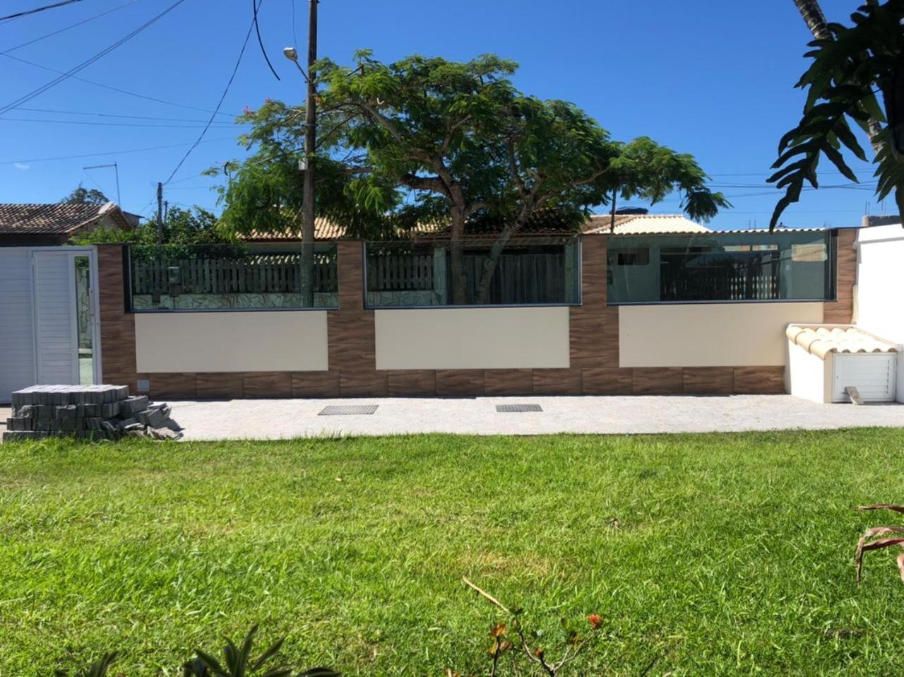 Casa de praia/campo com piscina e gramado
