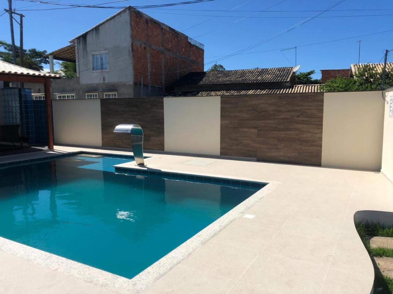 Casa de praia/campo com piscina e gramado