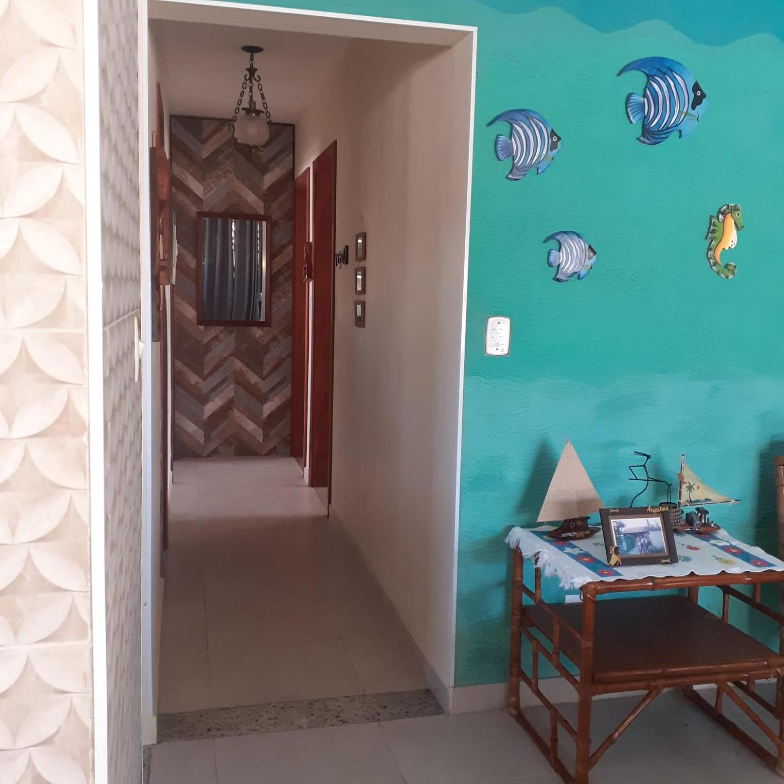 Casa de praia/campo com piscina e gramado