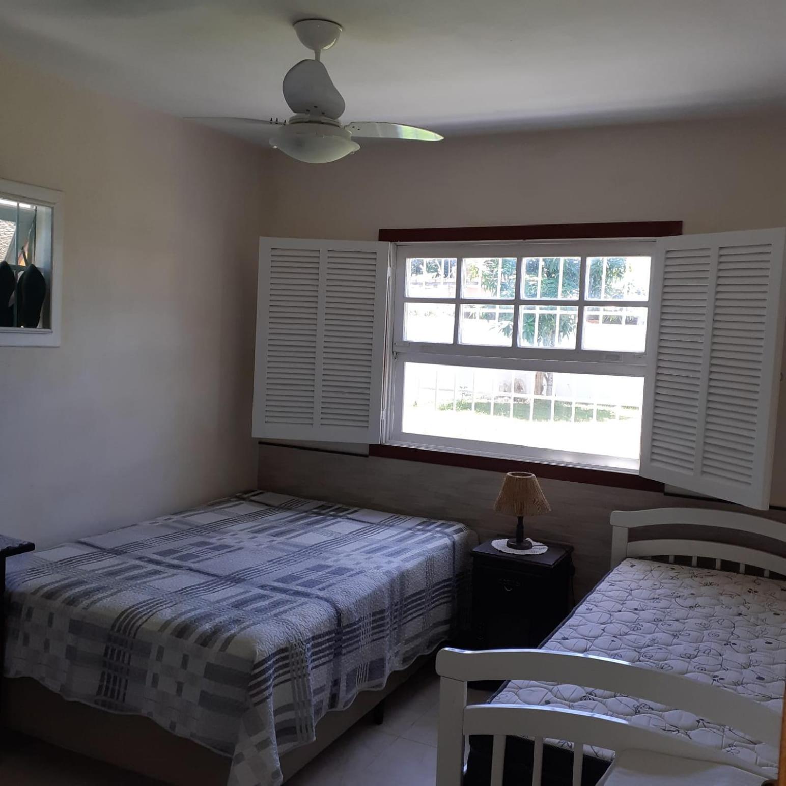 Casa de praia/campo com piscina e gramado
