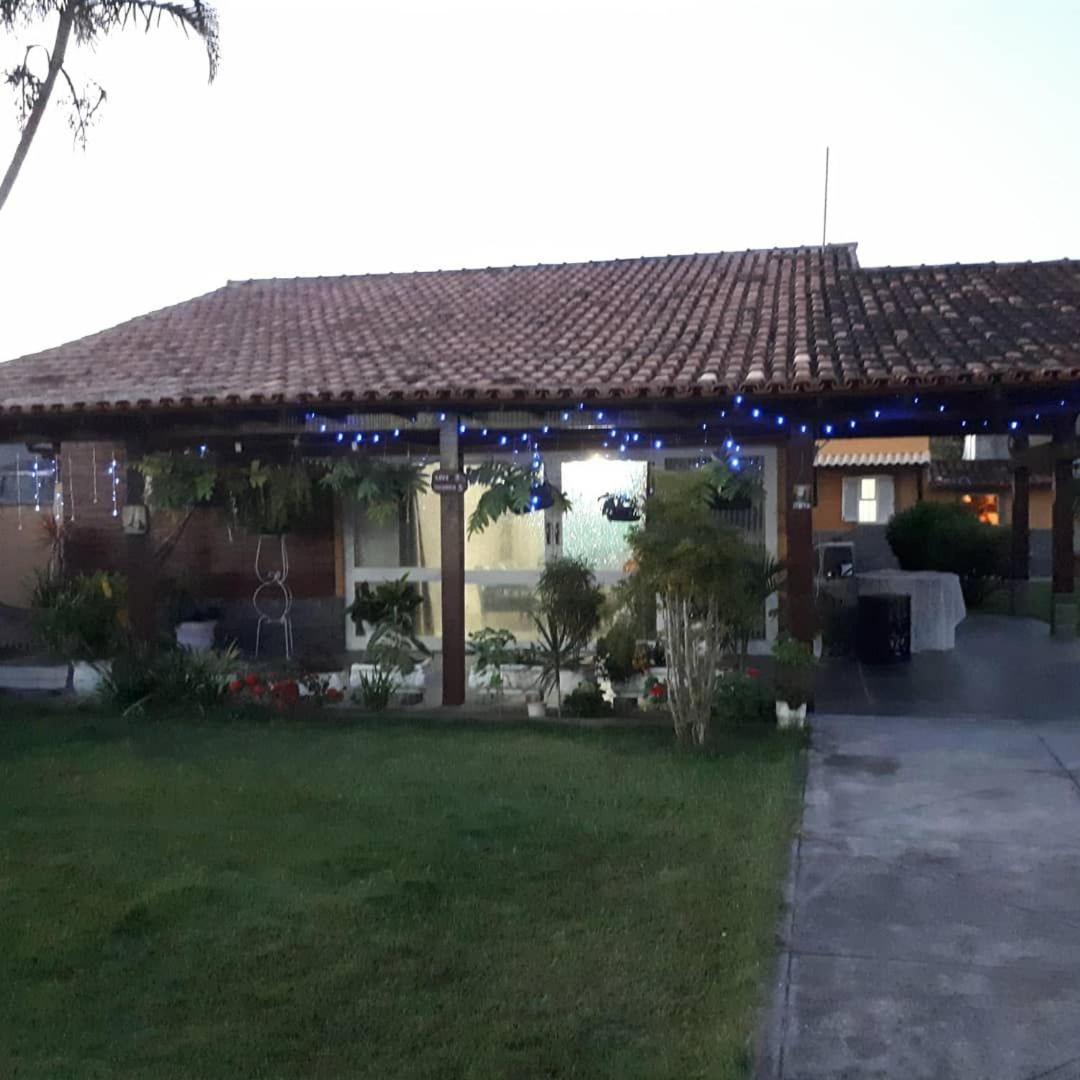 Casa de praia/campo com piscina e gramado