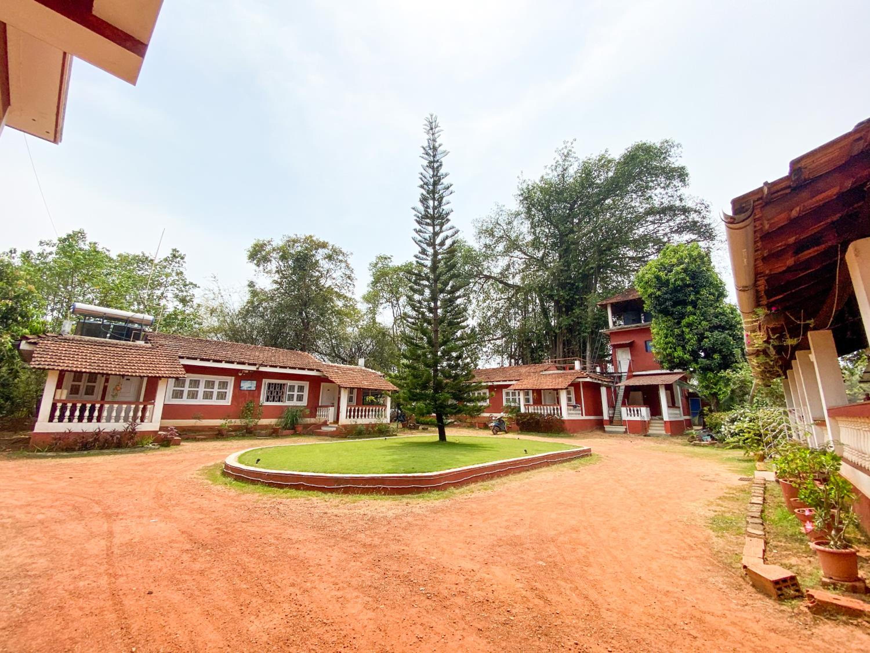 NomadGao Vila Nova - Social Hotel with Coworking, Fast WiFi, and Goan Charm view 4