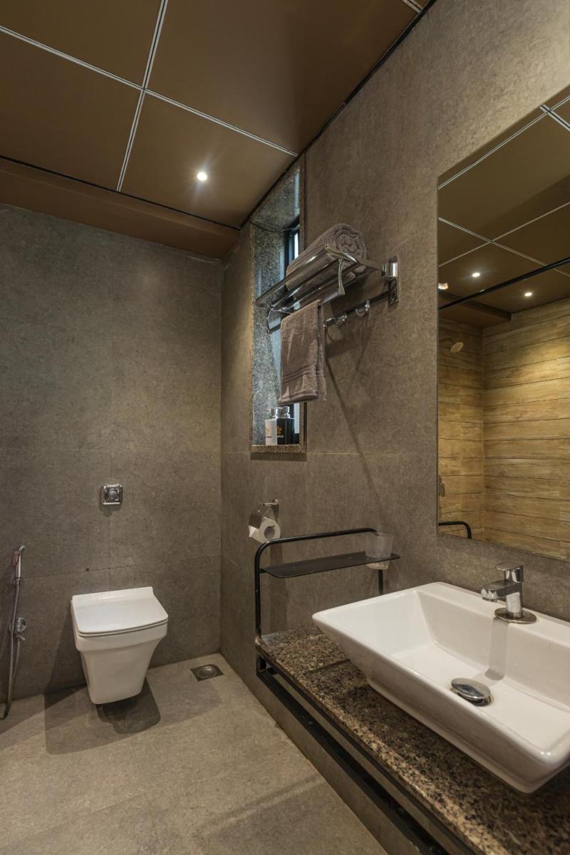 SaffronStays Cinco Elementos, Panchgani - stunning valley view pool villa, photo 10