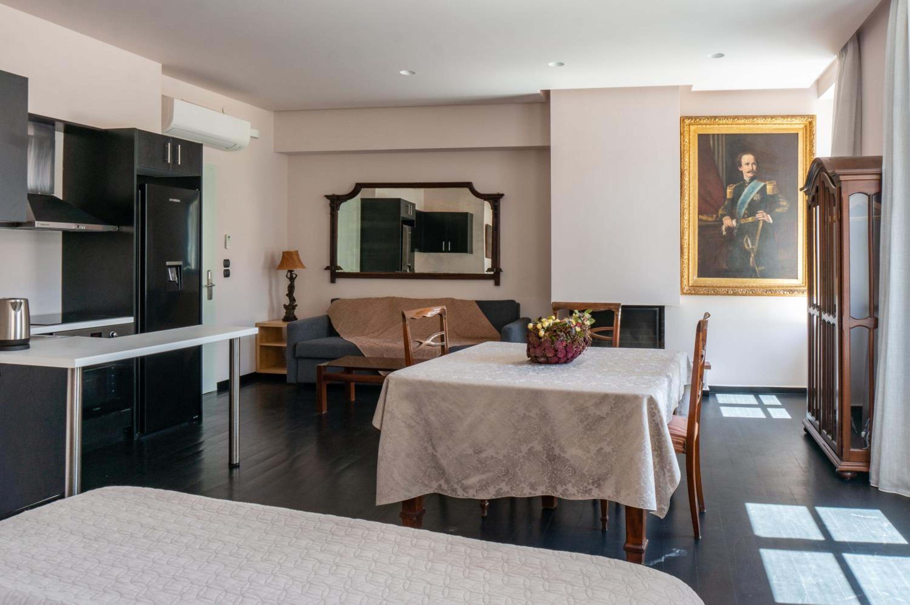 Afrodite's Mansion in Plaka by JJ Hospitality
