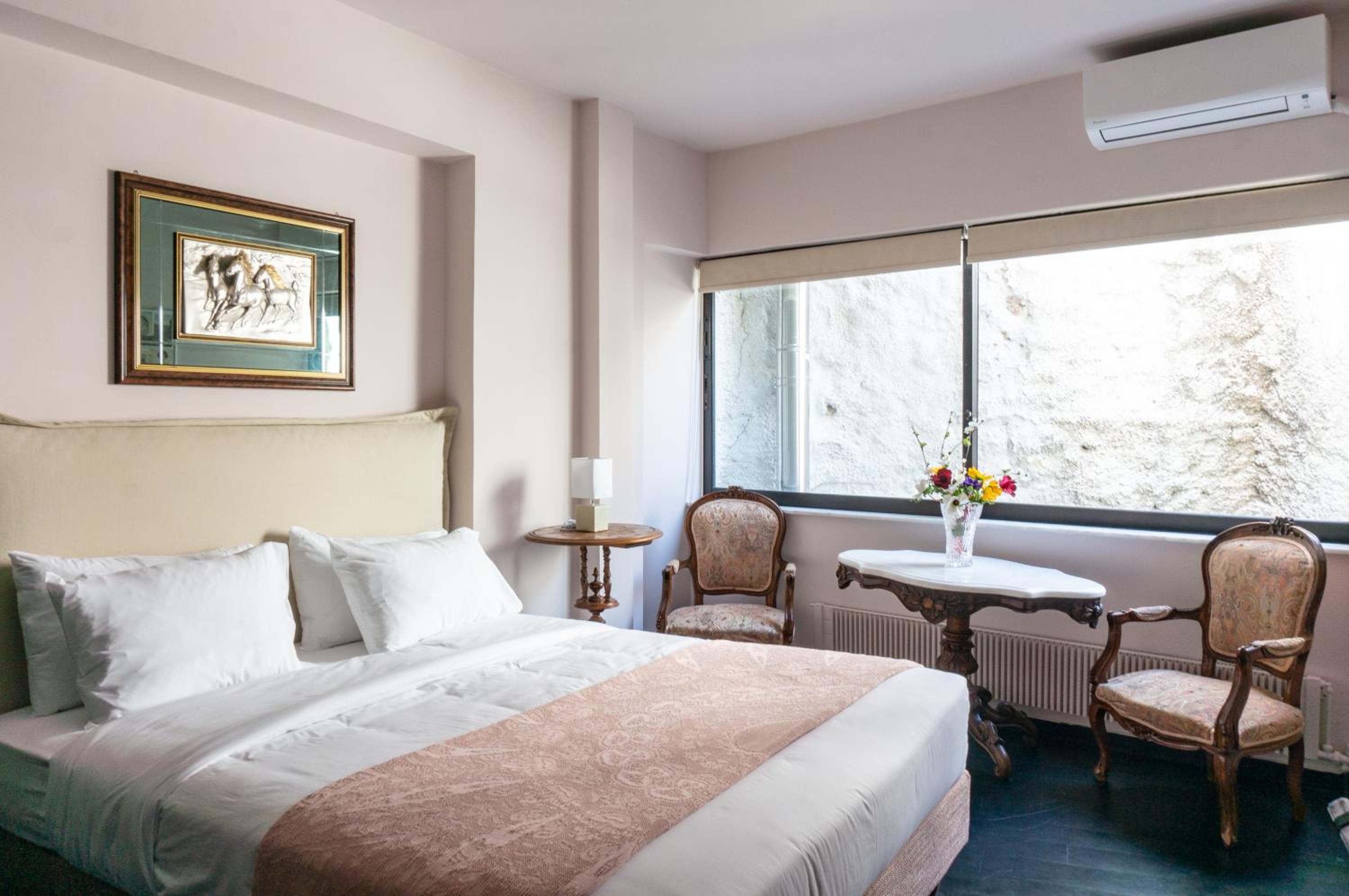 Afrodite's Mansion in Plaka by JJ Hospitality