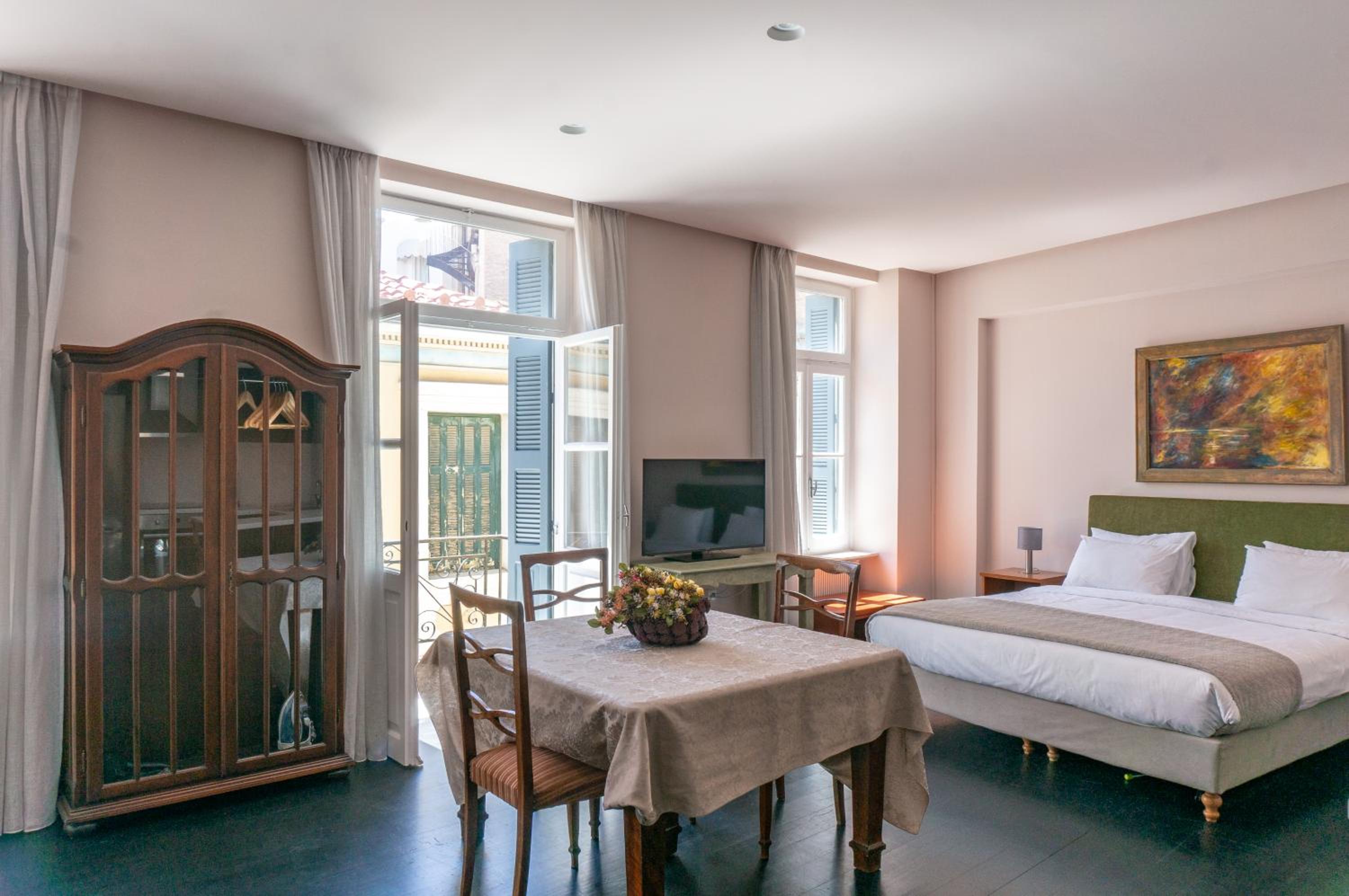 Afrodite's Mansion in Plaka by JJ Hospitality