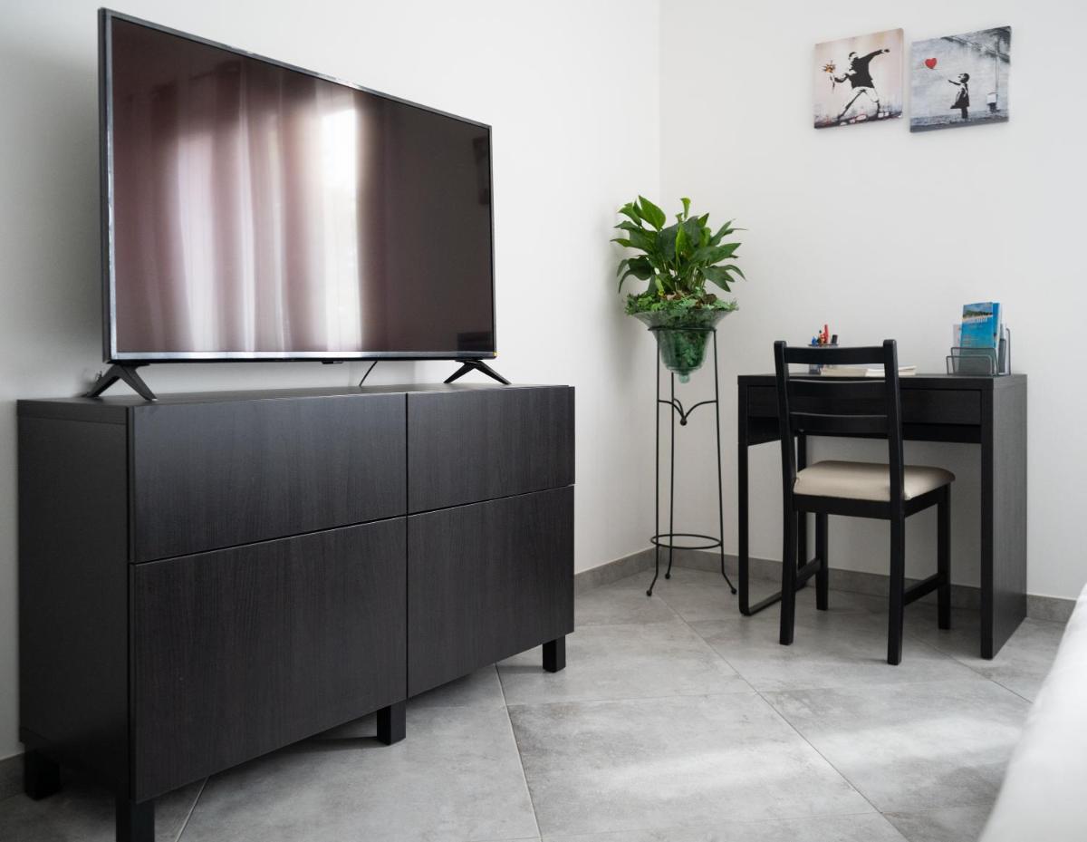Brand New Studio with Garage - Close to the Beach photo 3