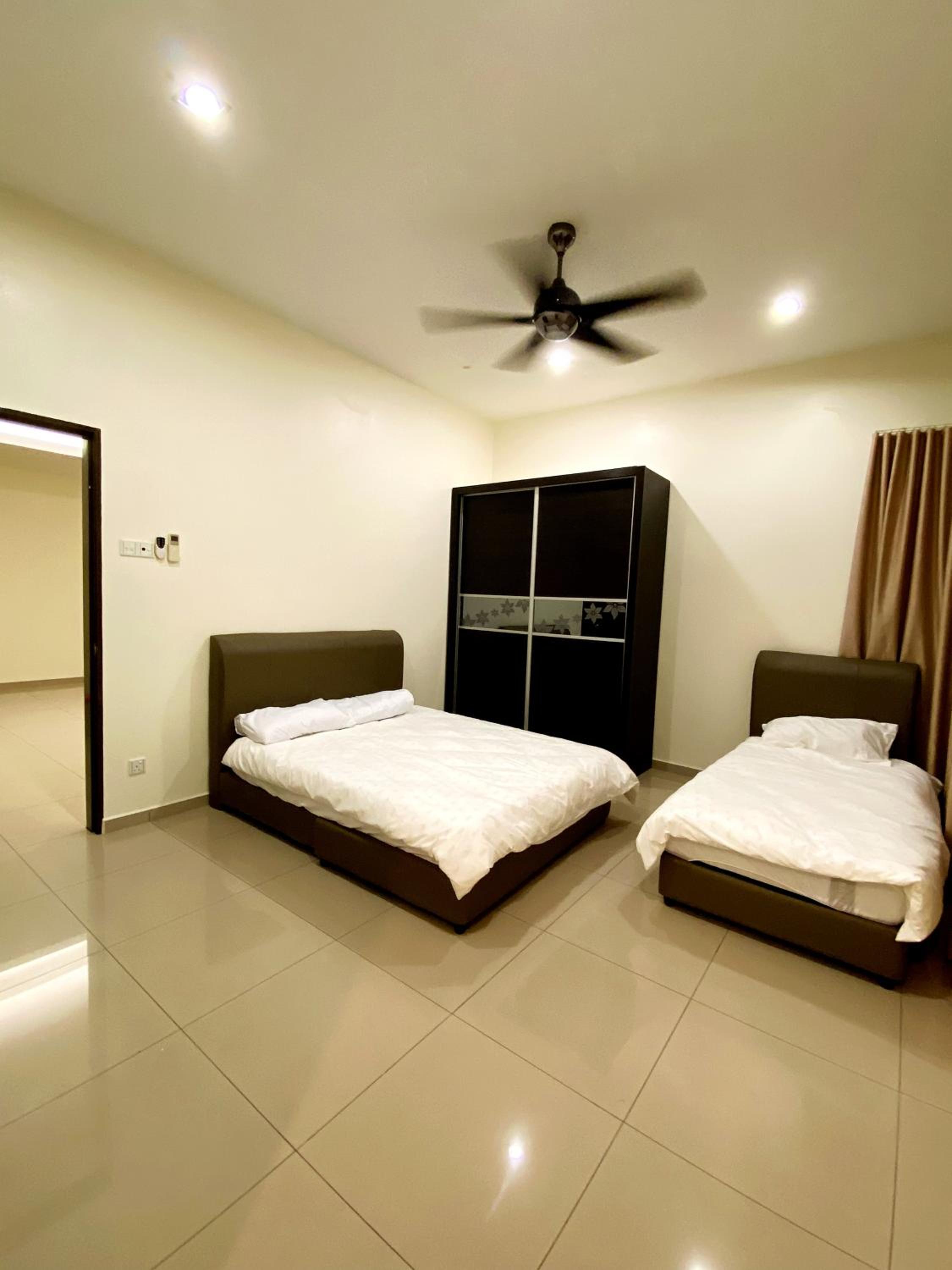 30PAX 7BR Villa with Kids Swimming pool, TV, Pool Table n BBQ near SPICE Arena Penang 9800 SQFT photo 2