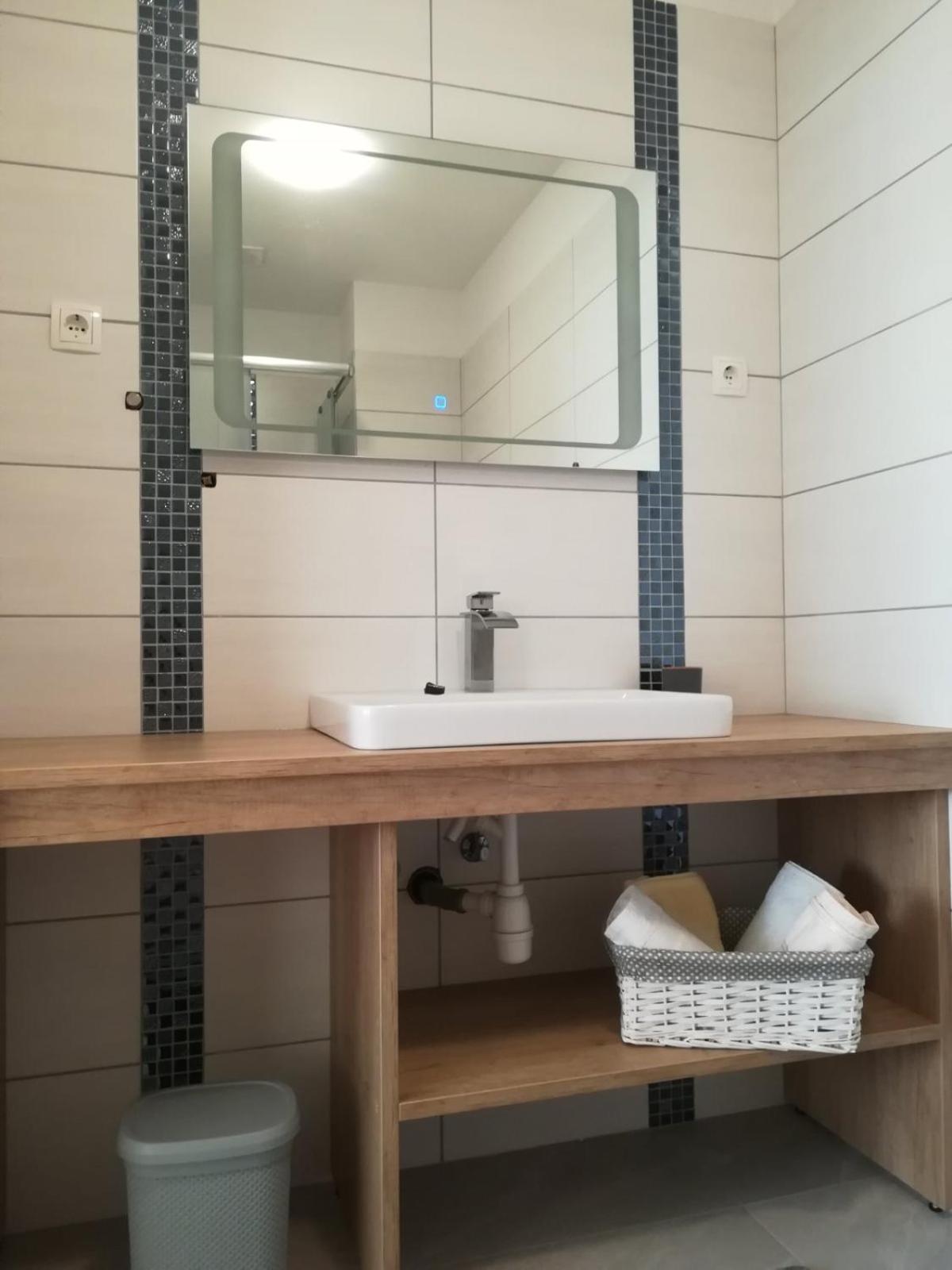 Apartments Jelena Vantačići