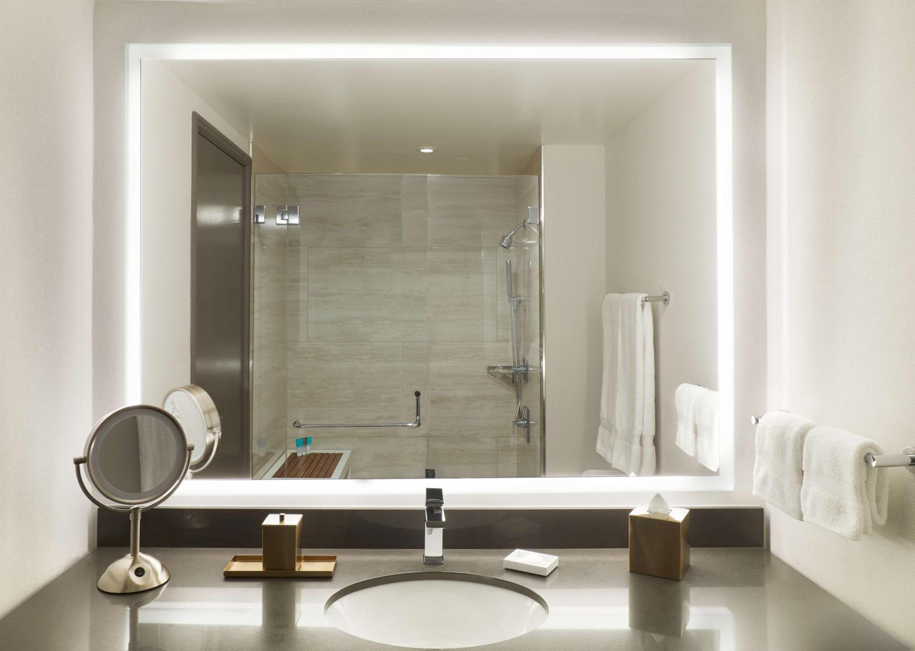 Seattle Vacations - Hyatt Regency Bellevue - Property Image 3
