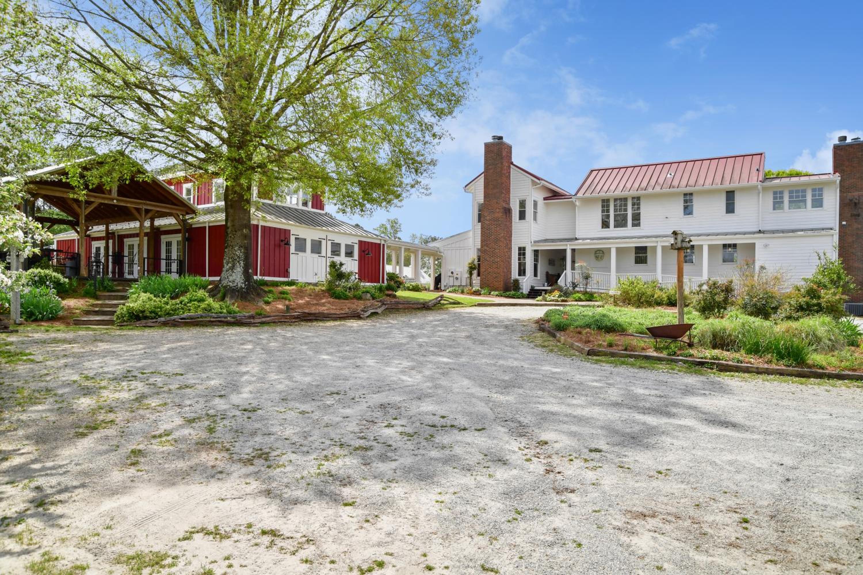 New York City Vacations - The Farmhouse Inn - Property Image 7
