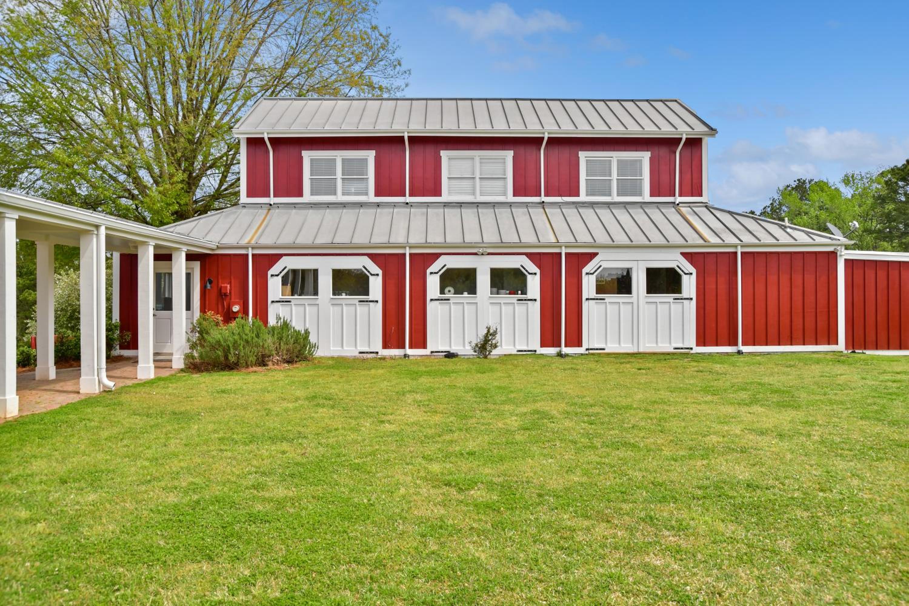 New York City Vacations - The Farmhouse Inn - Property Image 4