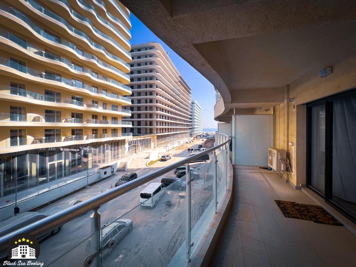 Black Sea Booking - Paris view 5