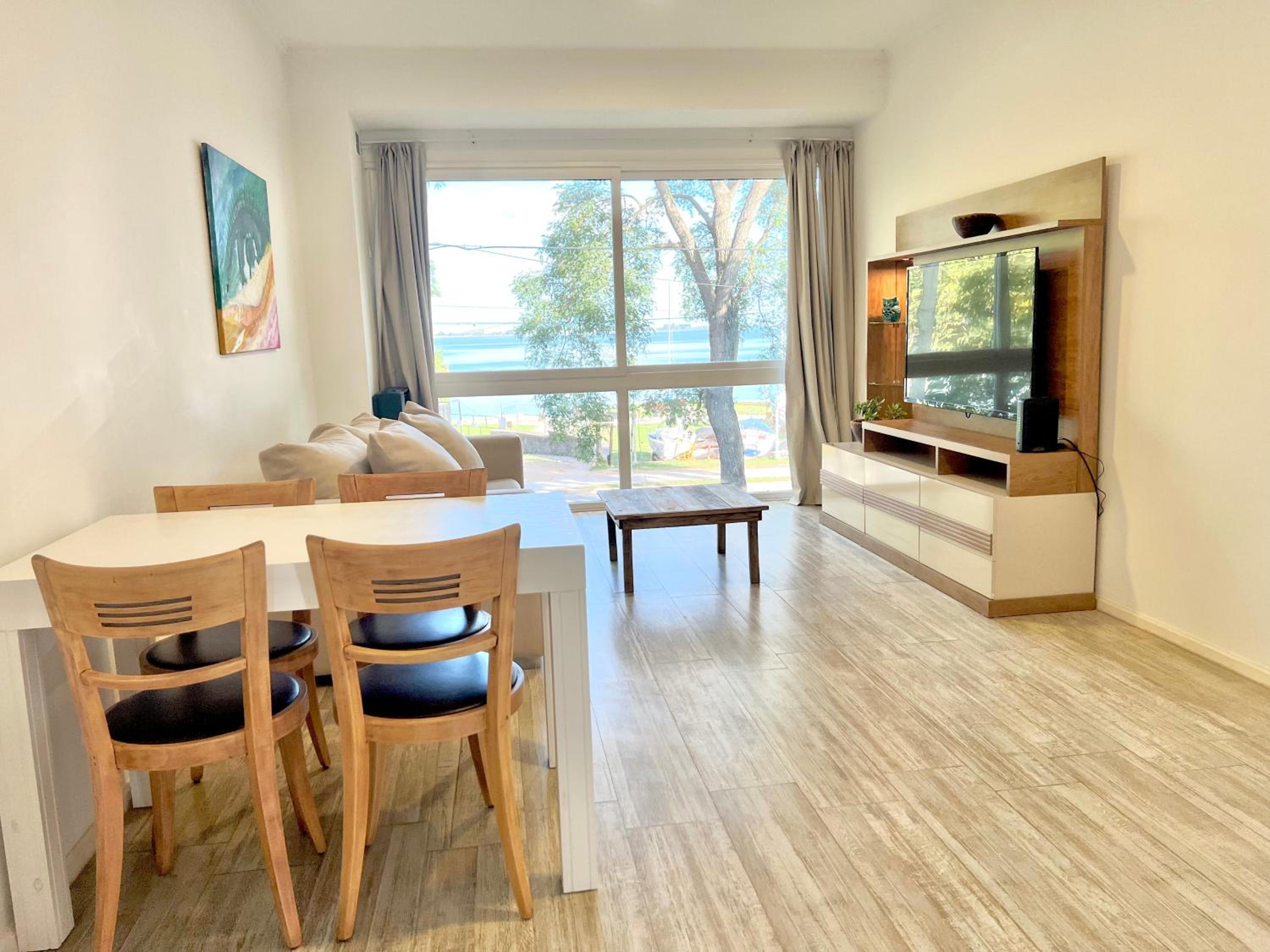 Espectacular departamento sobre la laguna para parejas