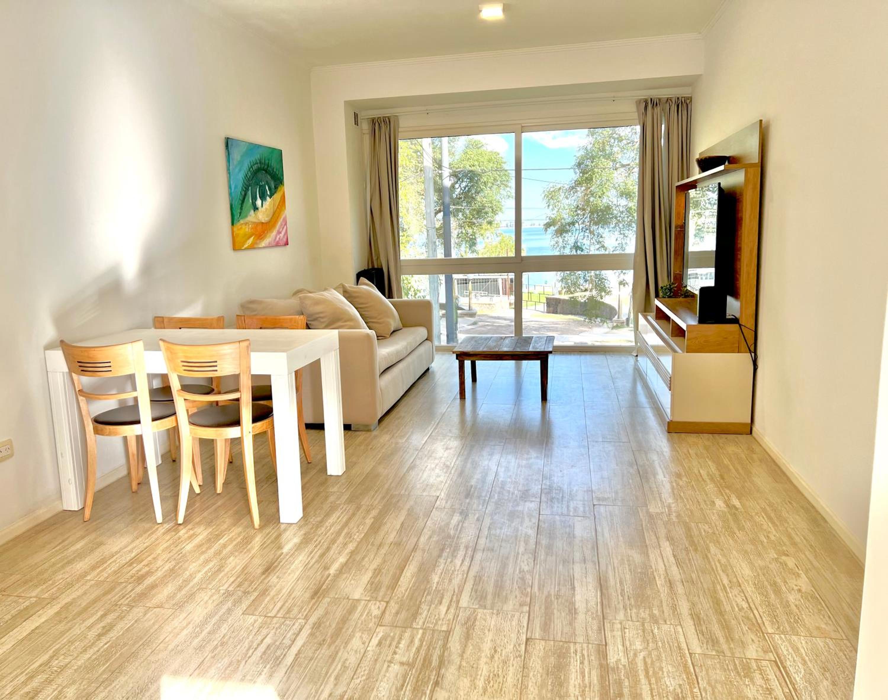 Espectacular departamento sobre la laguna para parejas